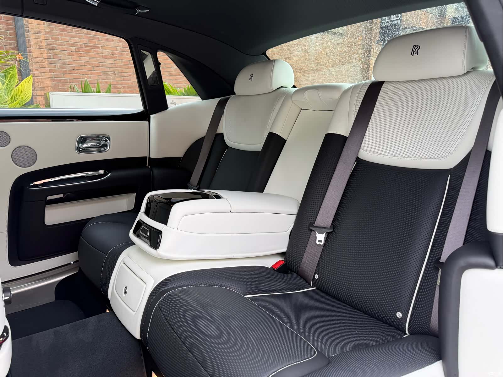 Rolls-Royce Ghost, 2018 9