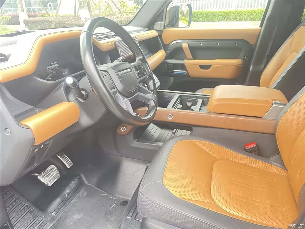 Land Rover Defender, 2023 13