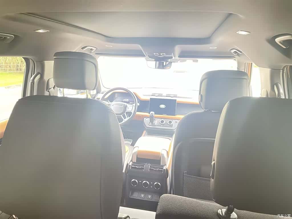 Land Rover Defender, 2023 21