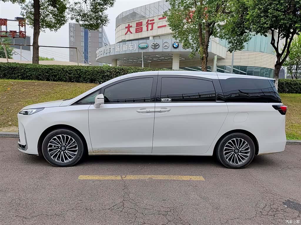 Buick GL8, 2025 3