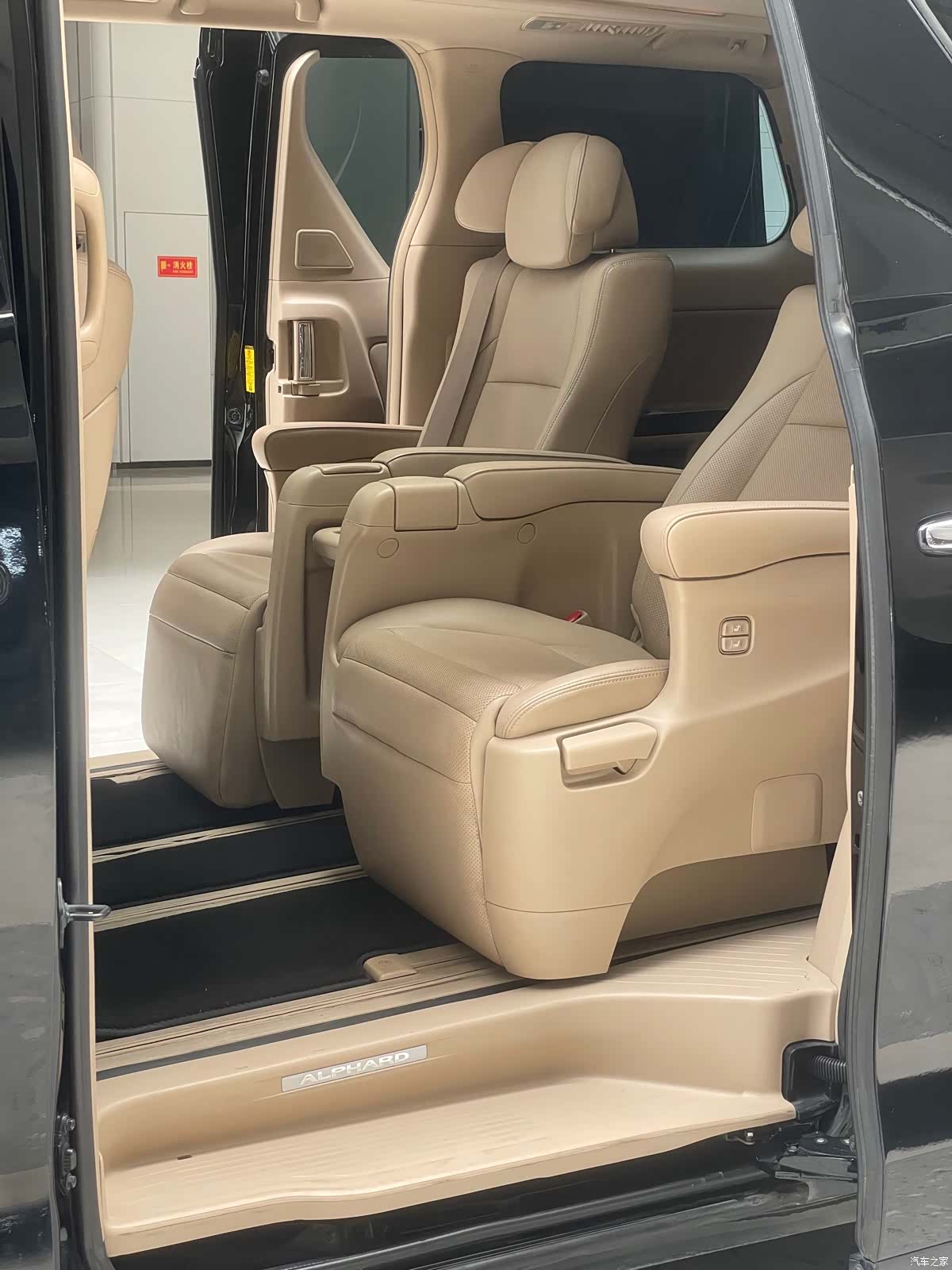 Toyota Alphard, 2012 8