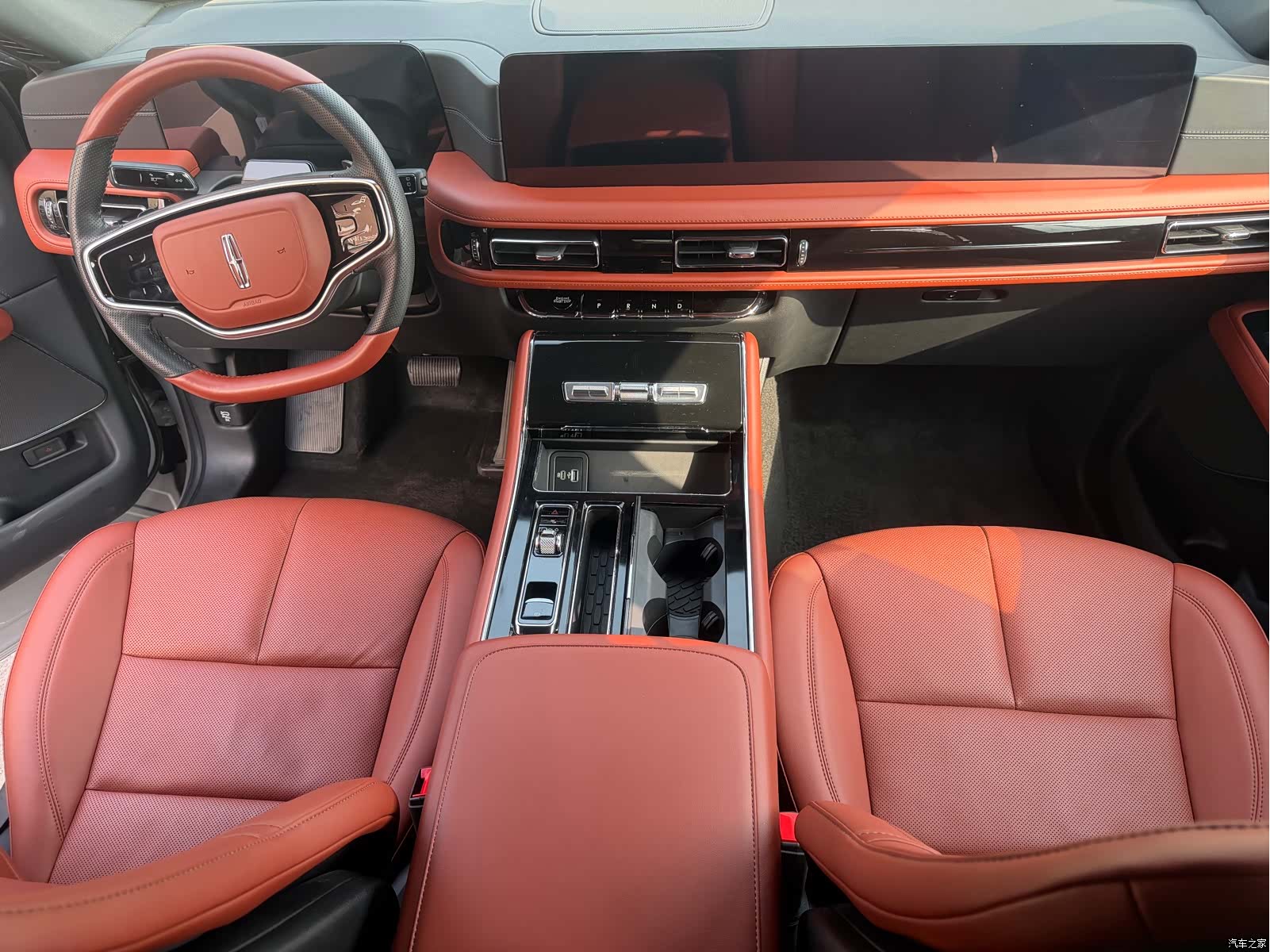 Lincoln Aviator, 2025 9
