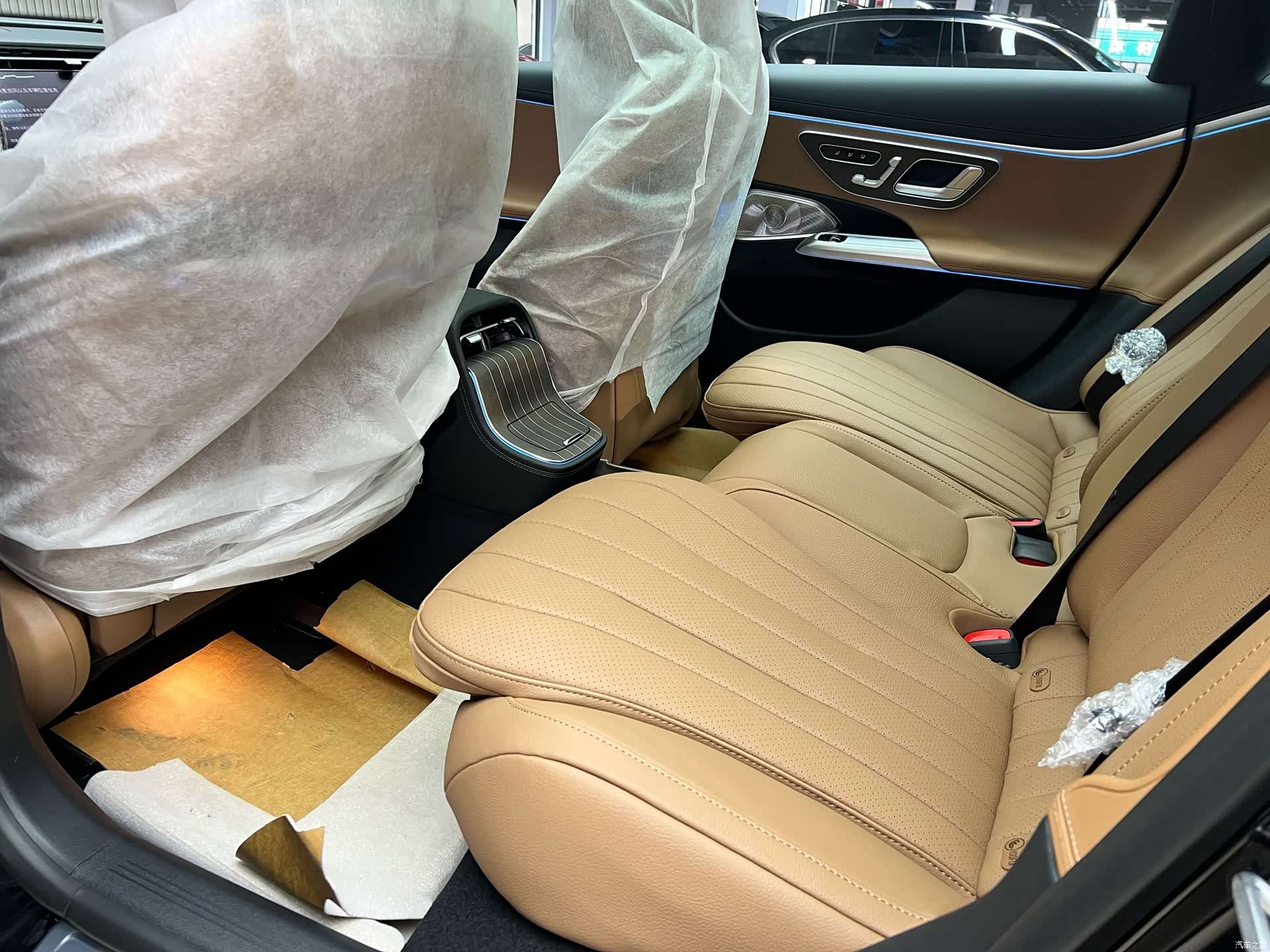 Mercedes-Benz E-Class, 2026 14