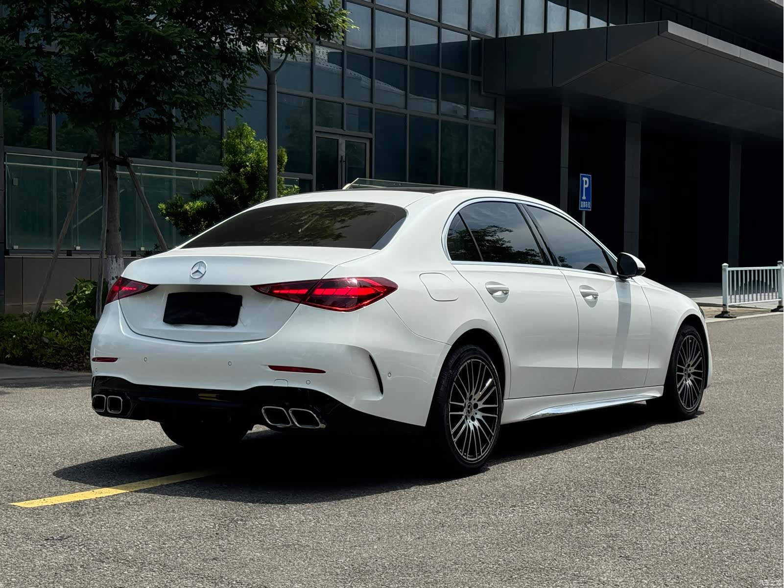 Mercedes-Benz C-Class, 2024 14