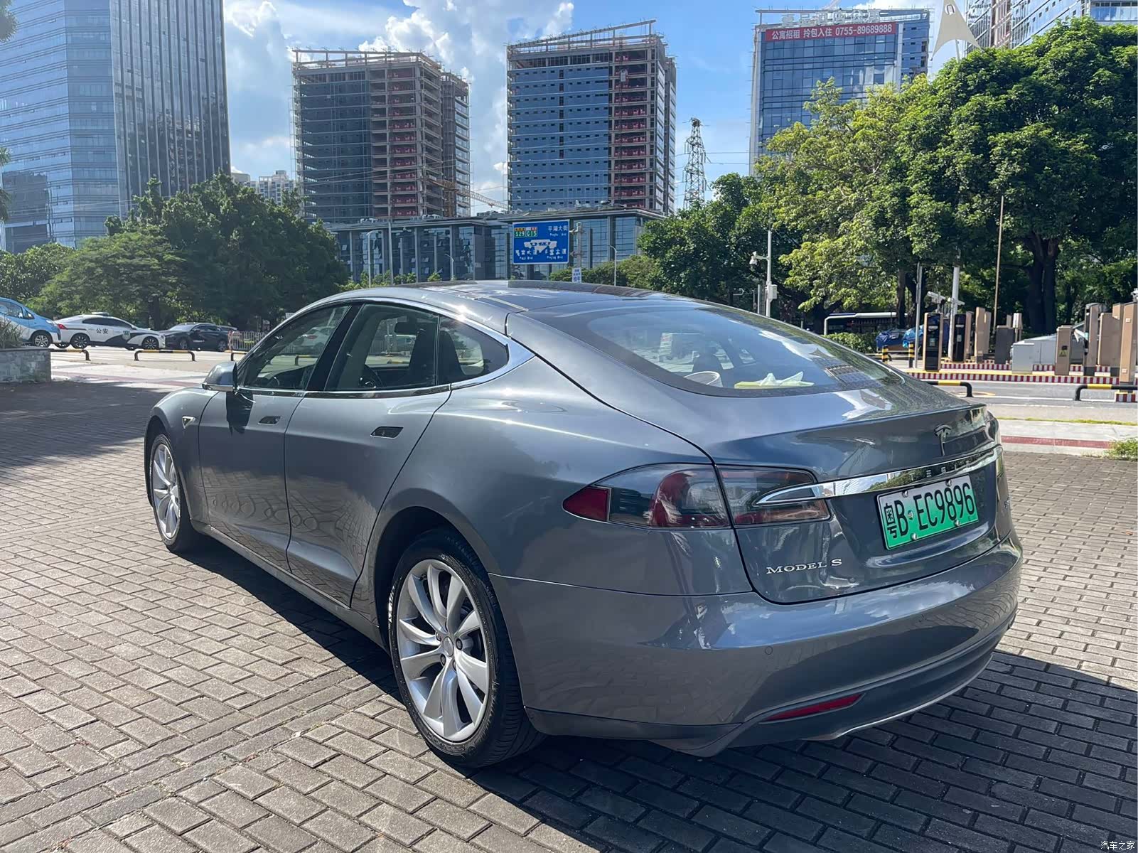 Tesla Model S, 2015 10