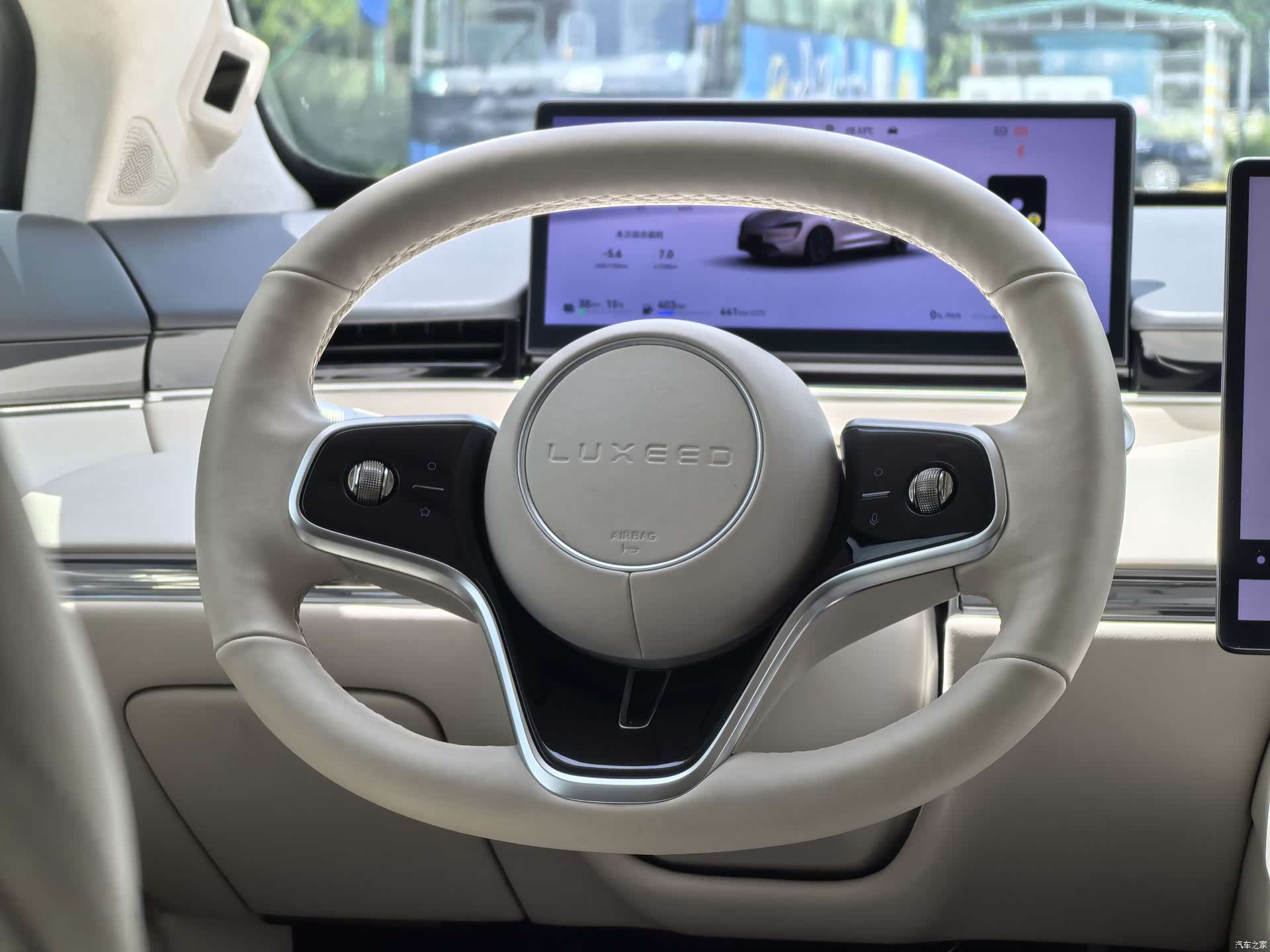 Luxeed R7, 2025 13