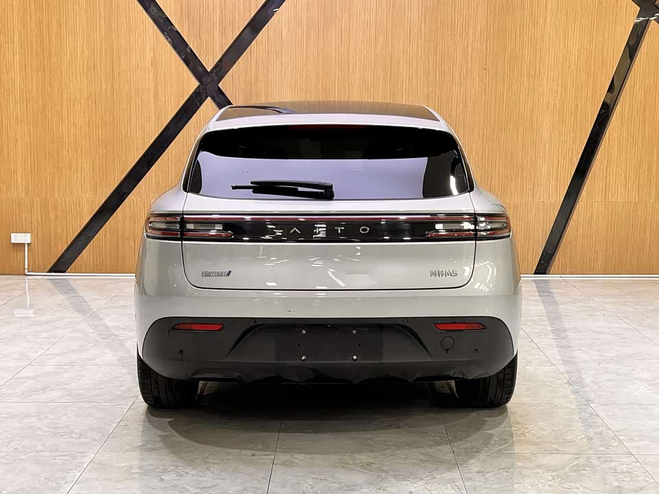 AITO Ask the world M5