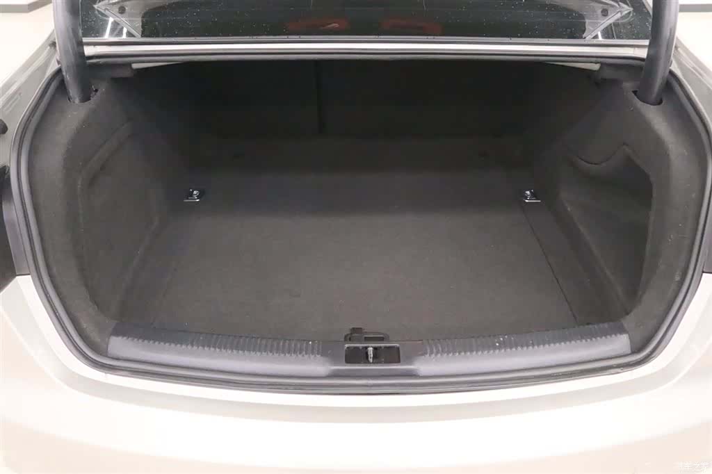 Audi A4L, 2016 19