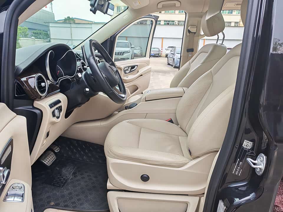 Mercedes-Benz V-class