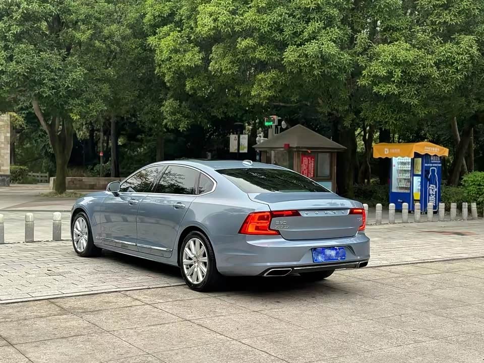 Volvo S90
