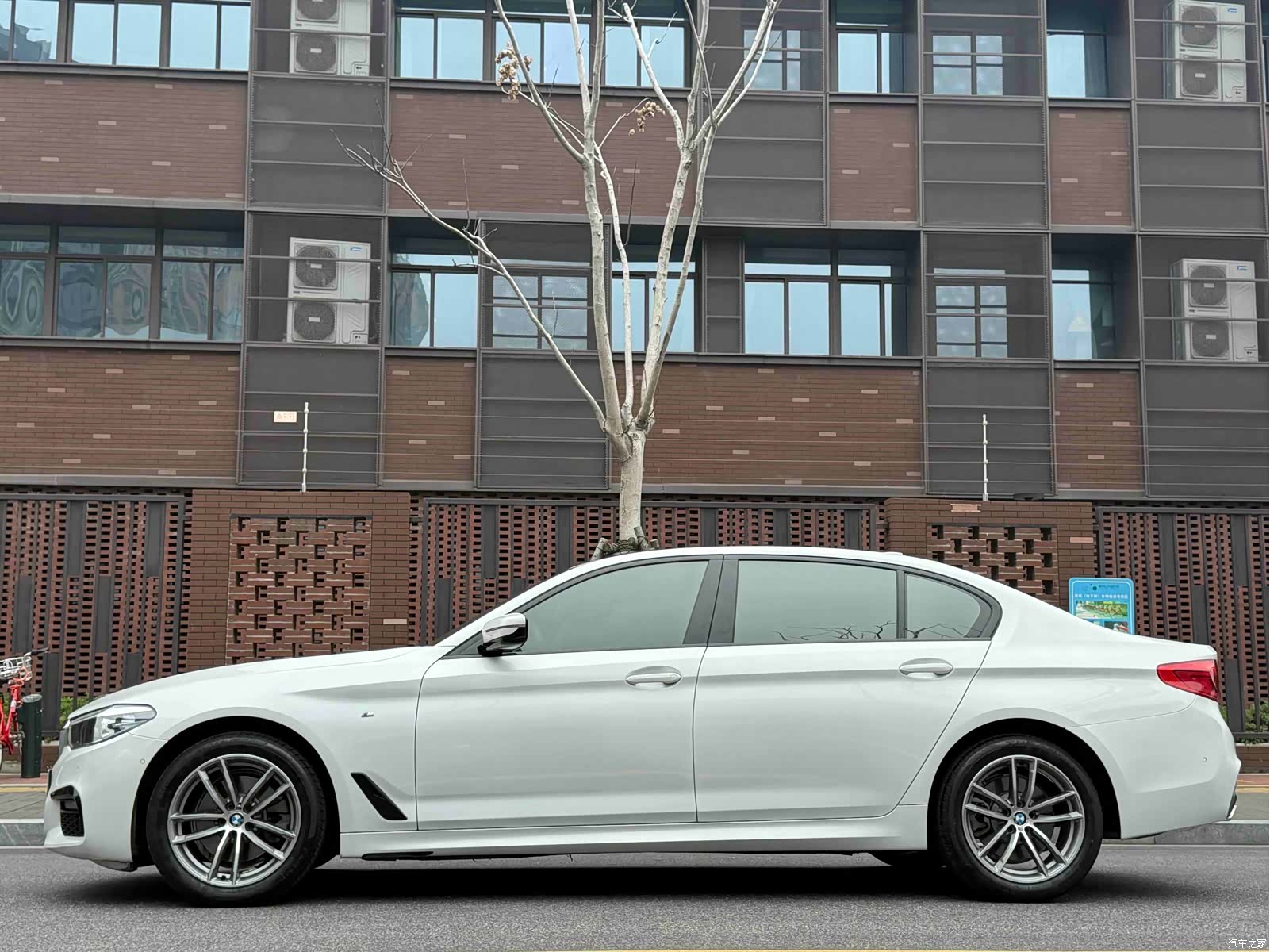 BMW 5 Series, 2019 все фото