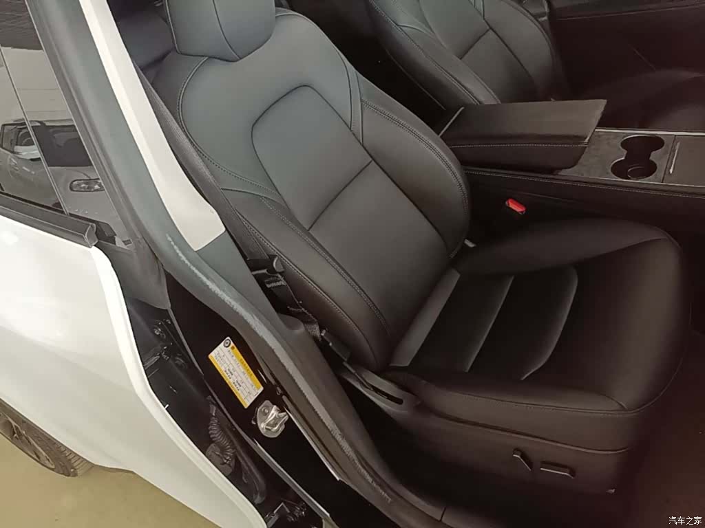 Tesla Model Y, 2023 25