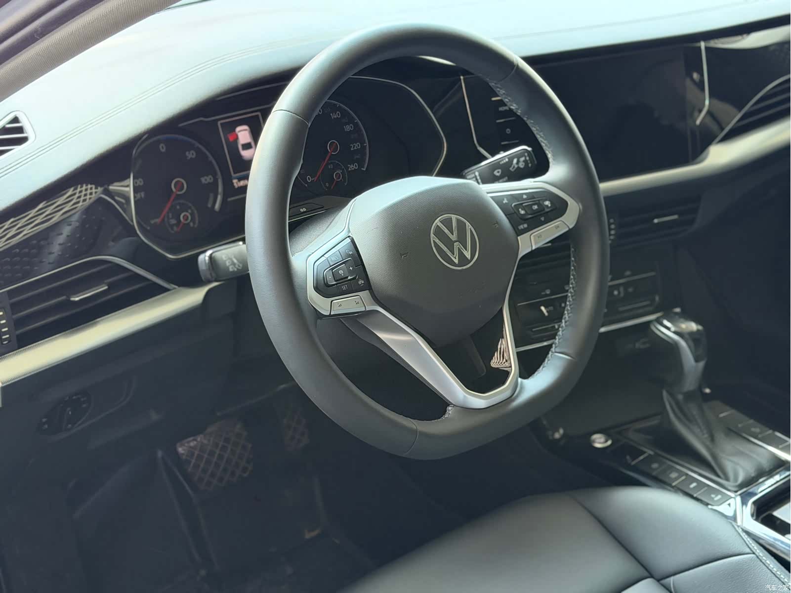 Volkswagen Passat, 2022 4