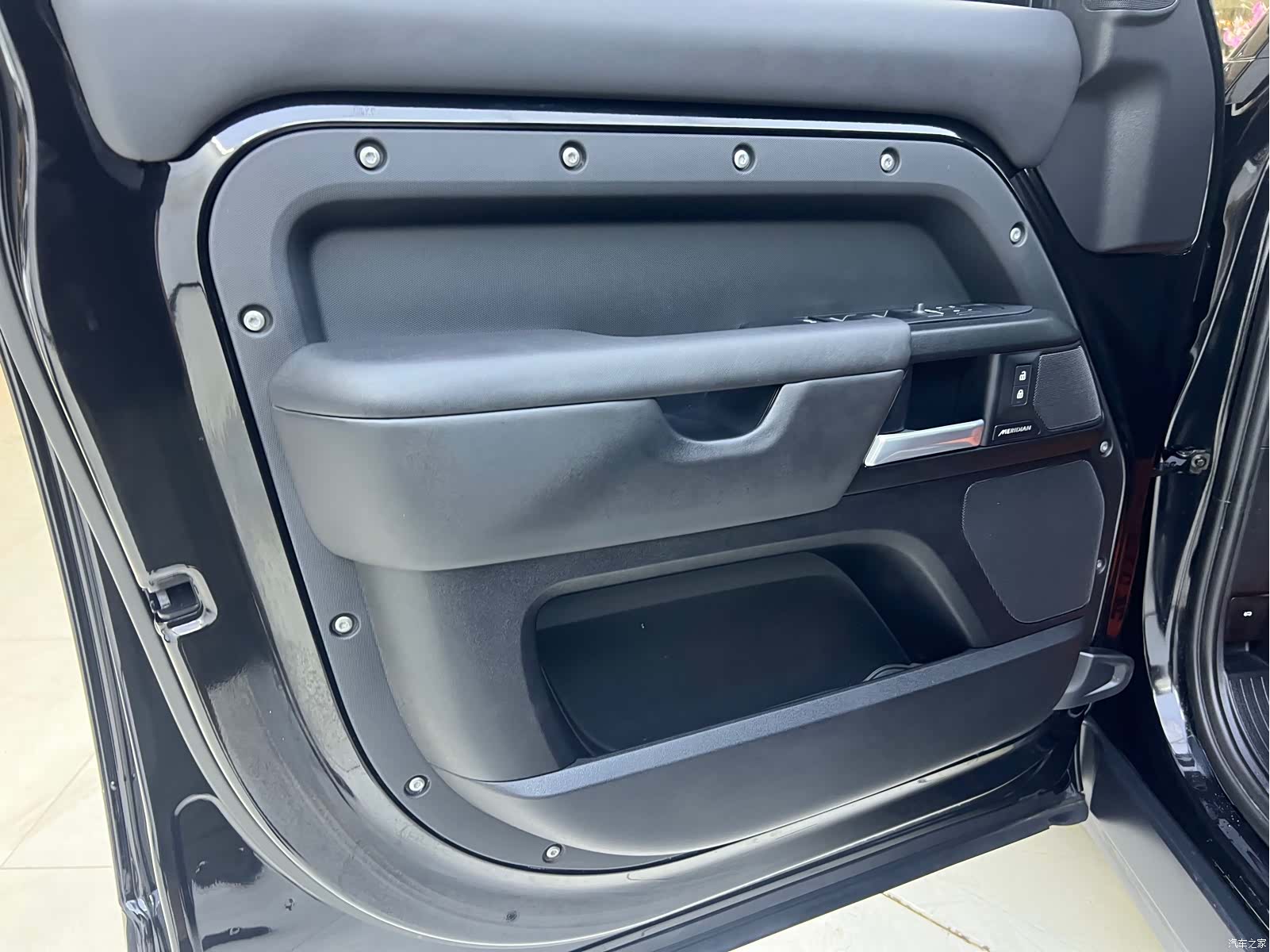 Land Rover Defender, 2025 6