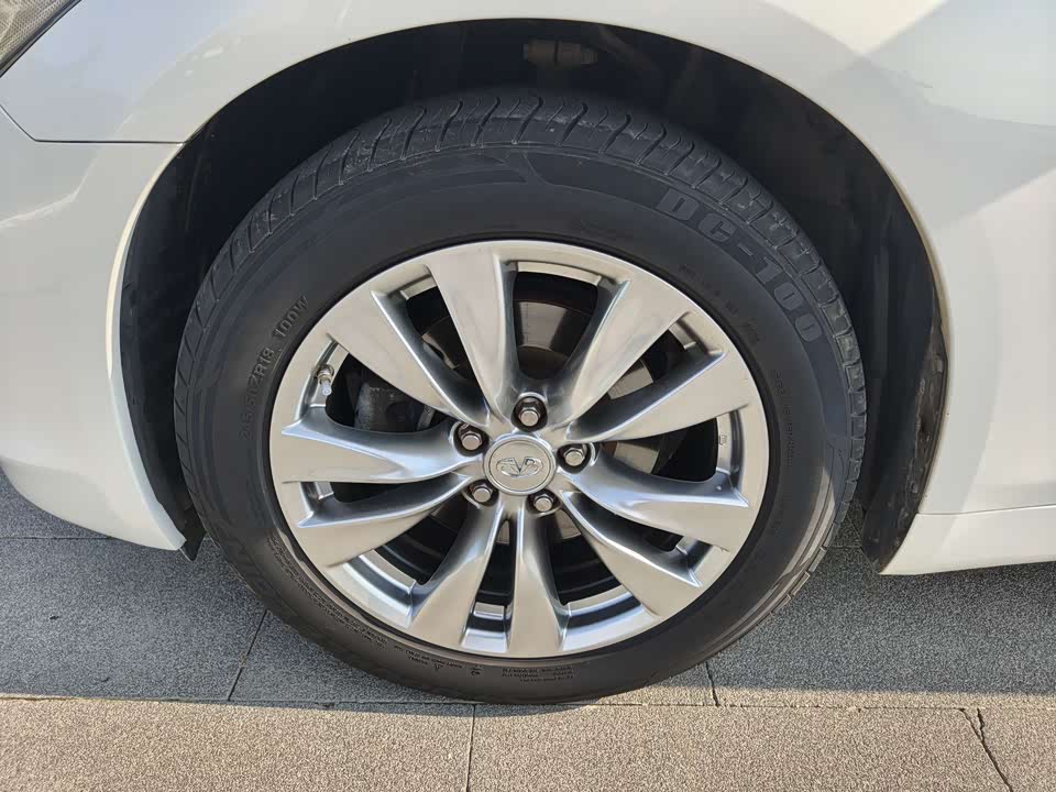 Infiniti Q70 Infiniti Q70
