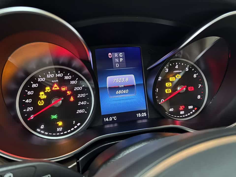 Mercedes-Benz V-class