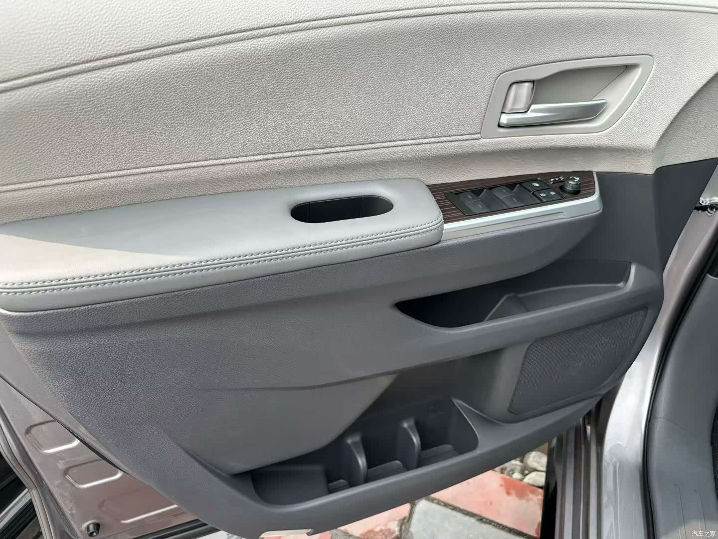 Toyota Sienna, 2024 4