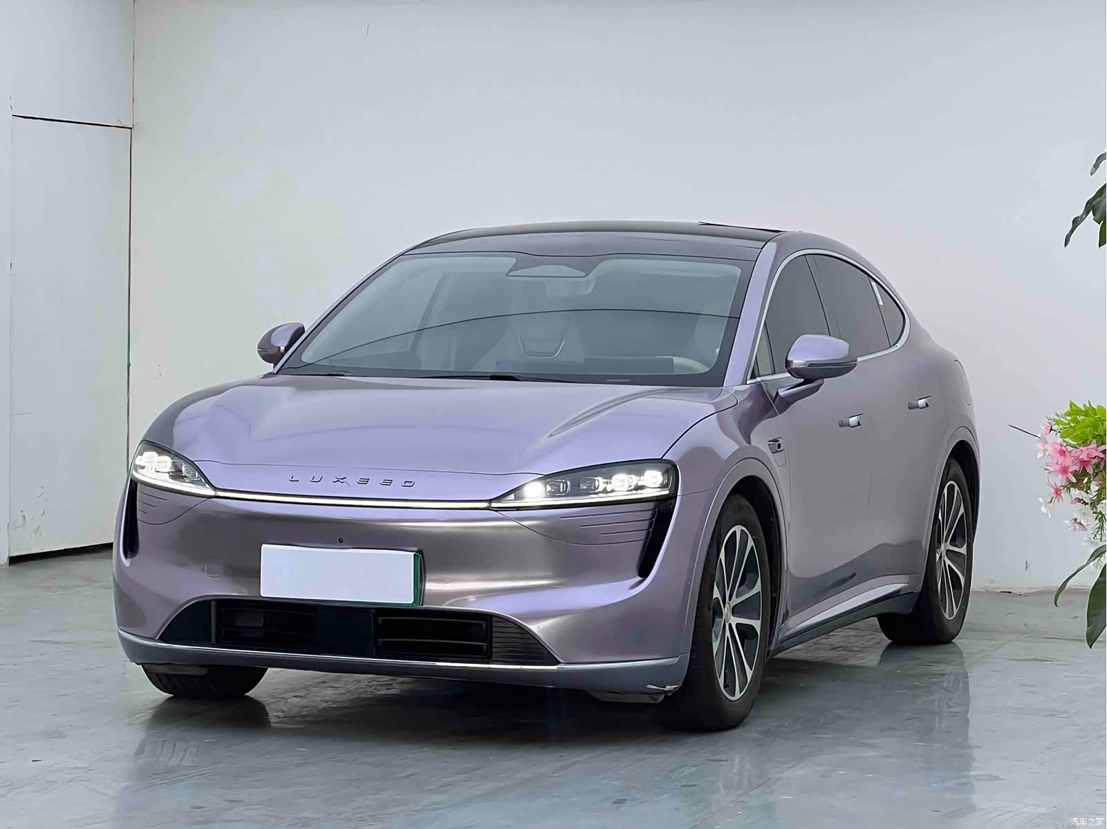 Luxeed R7