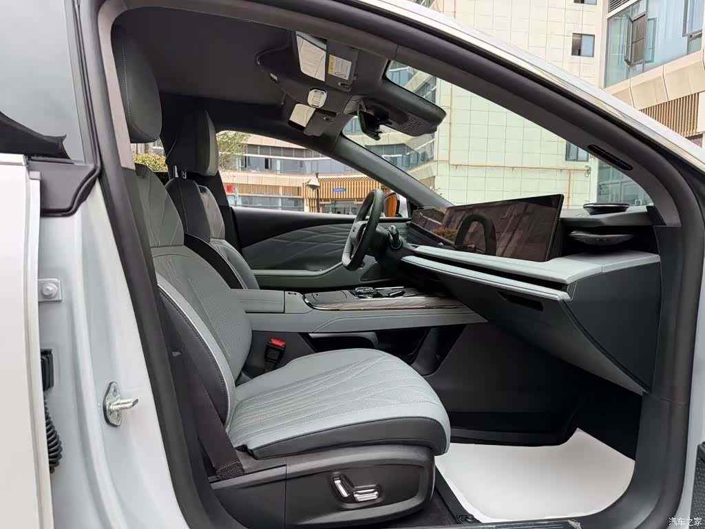 Geely E8, 2025 25