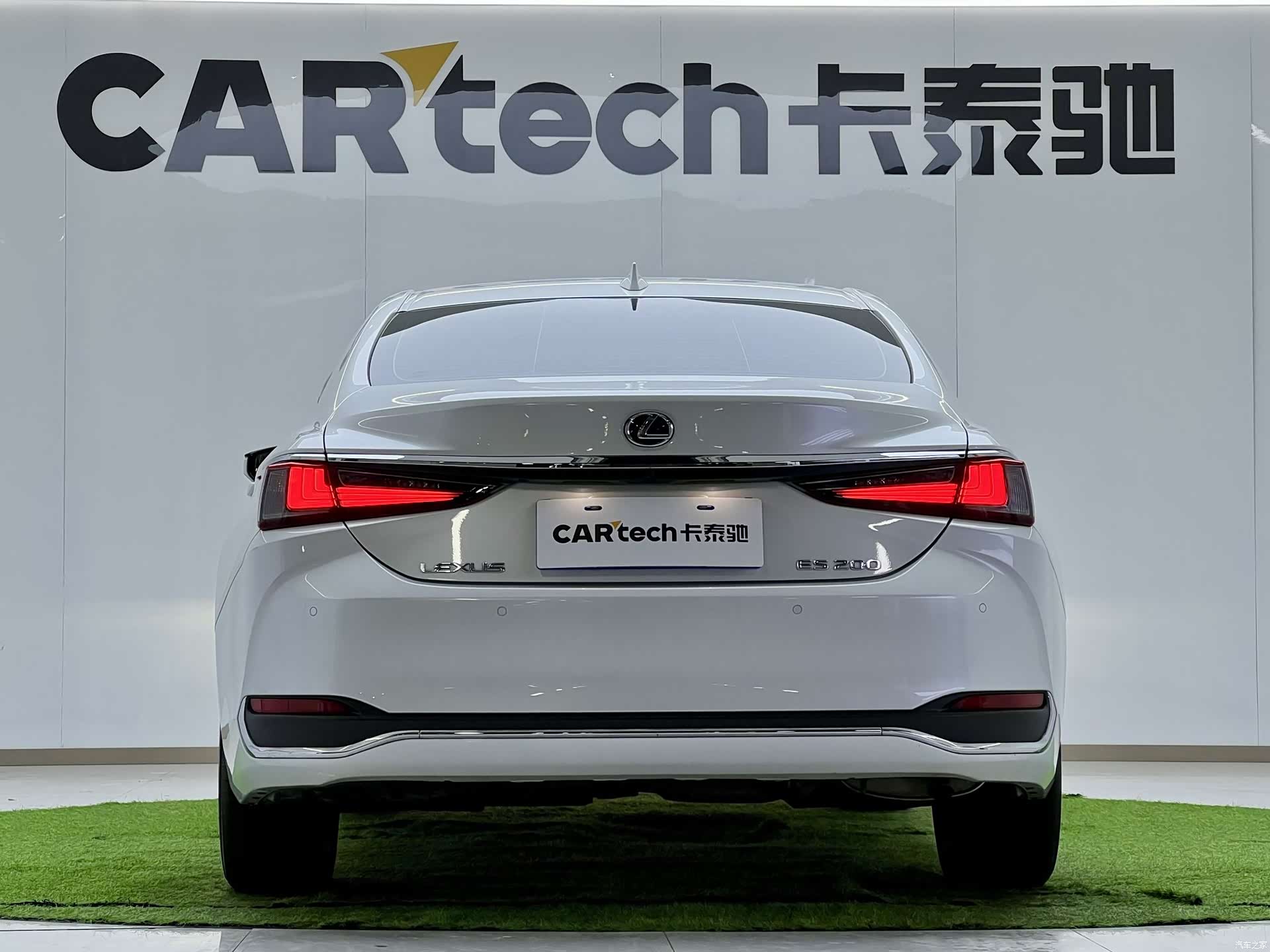 Lexus ES, 2024 9