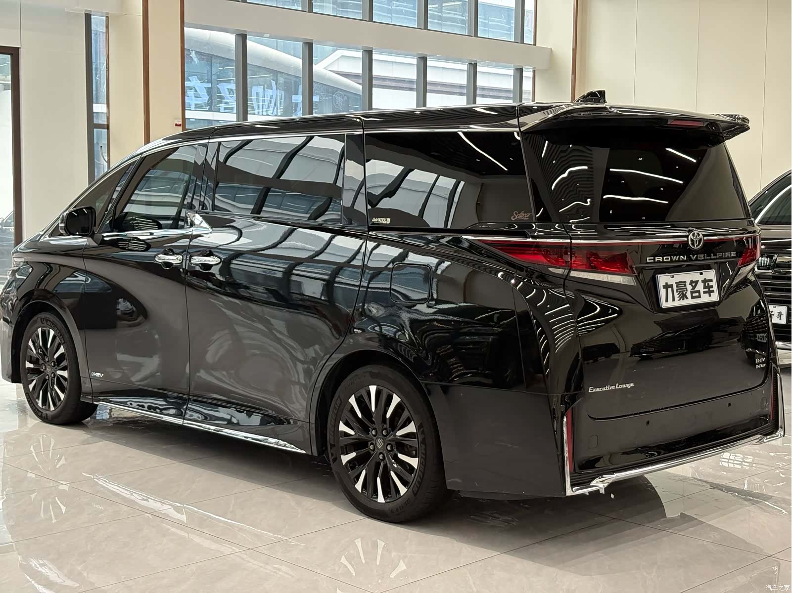 Toyota Vellfire, 2023 10