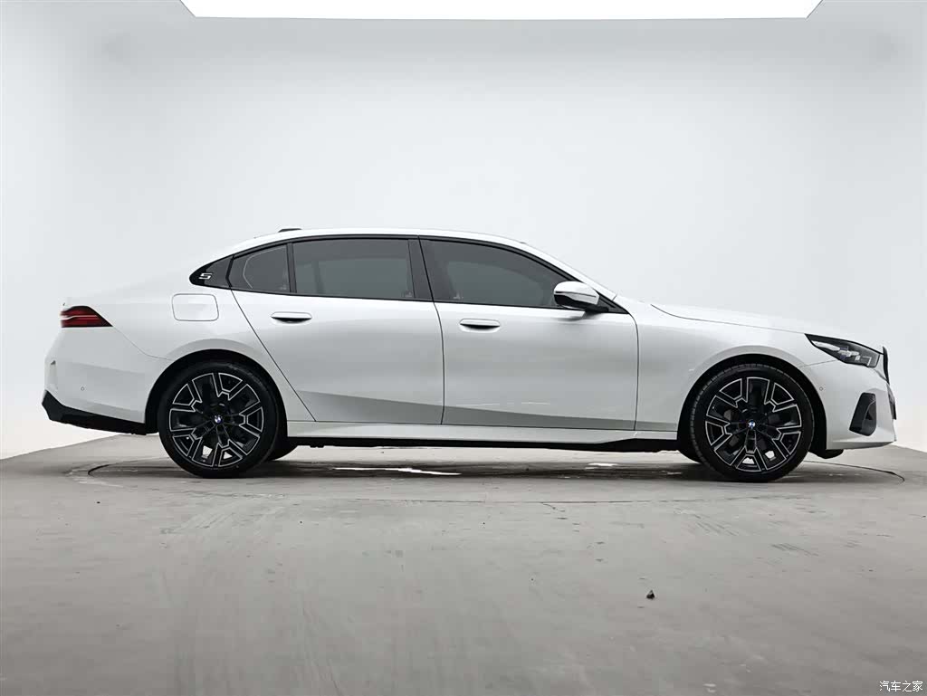 BMW 5 Series, 2026 6