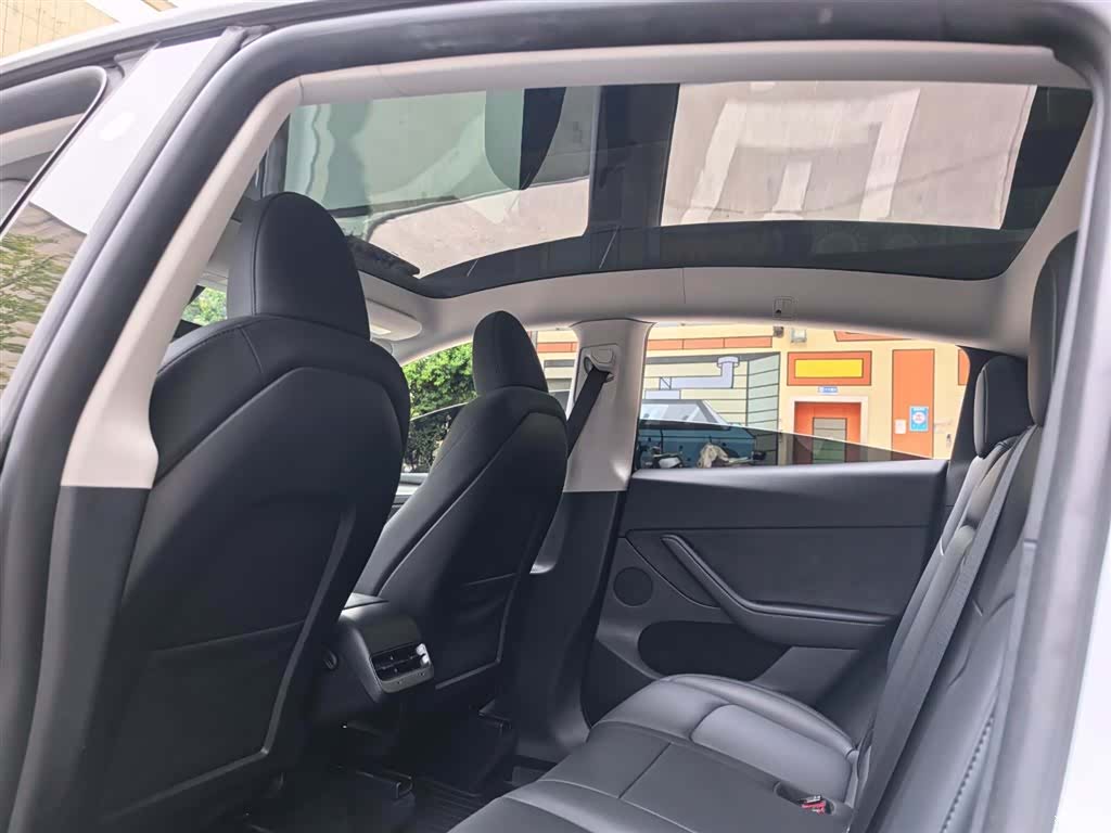 Tesla Model Y, 2025 11