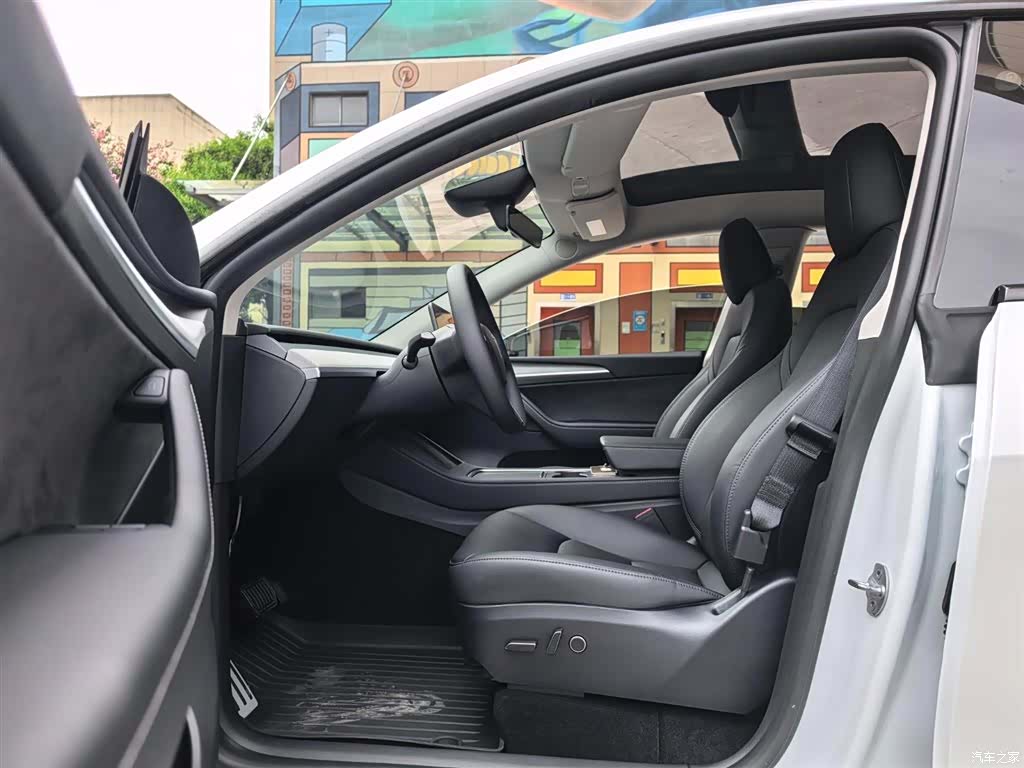 Tesla Model Y, 2025 все фото