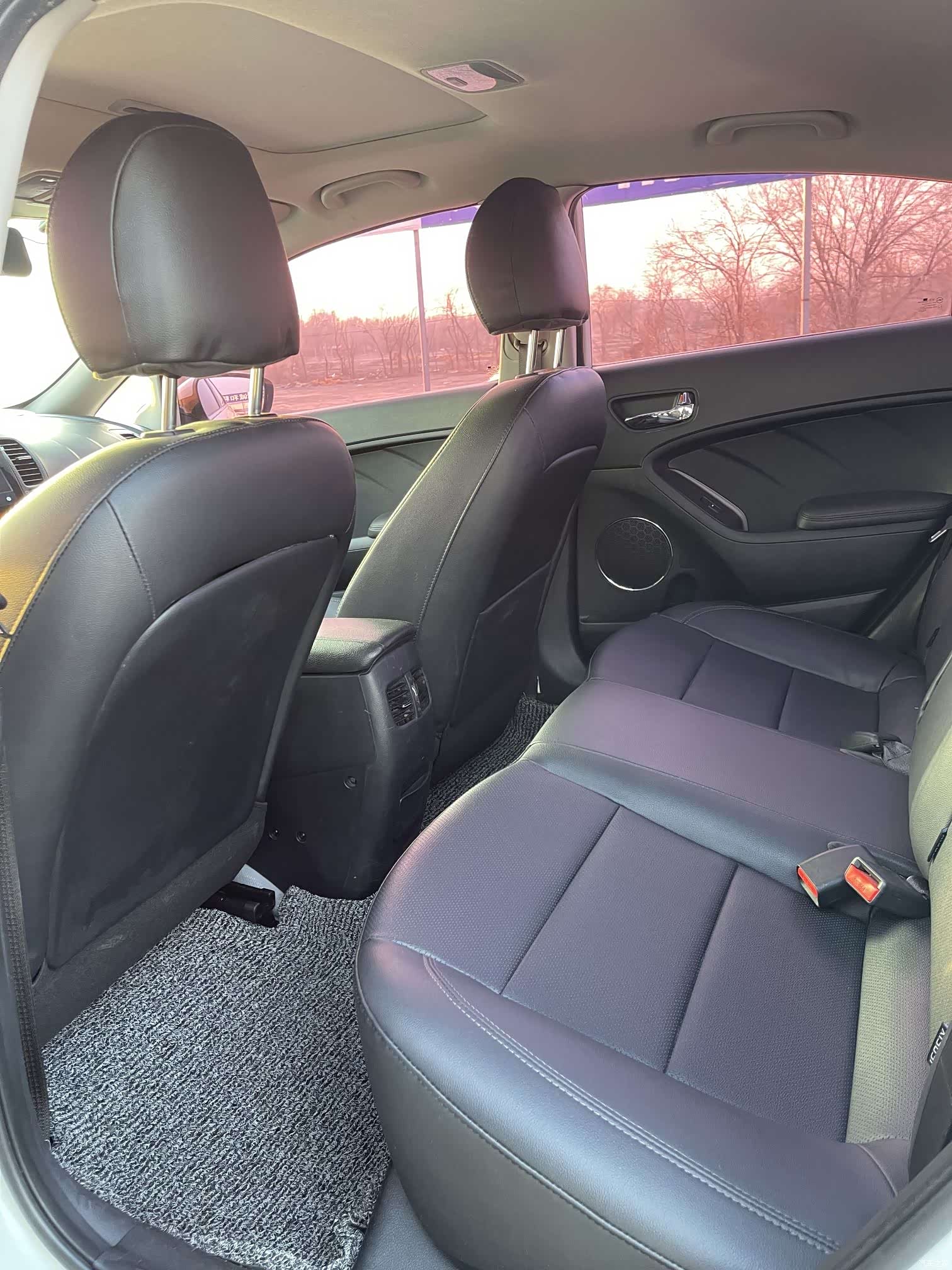 Kia K3, 2013 6