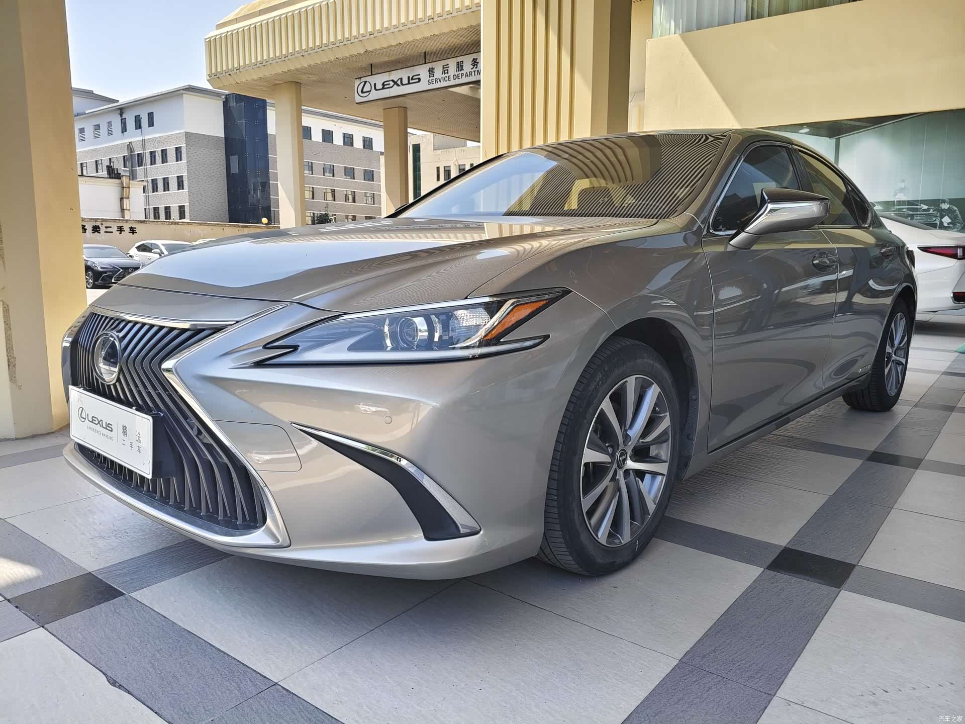 Lexus ES, 2019 1