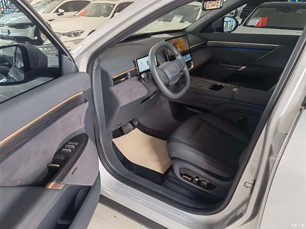 DongFeng eπ008, 2025 4