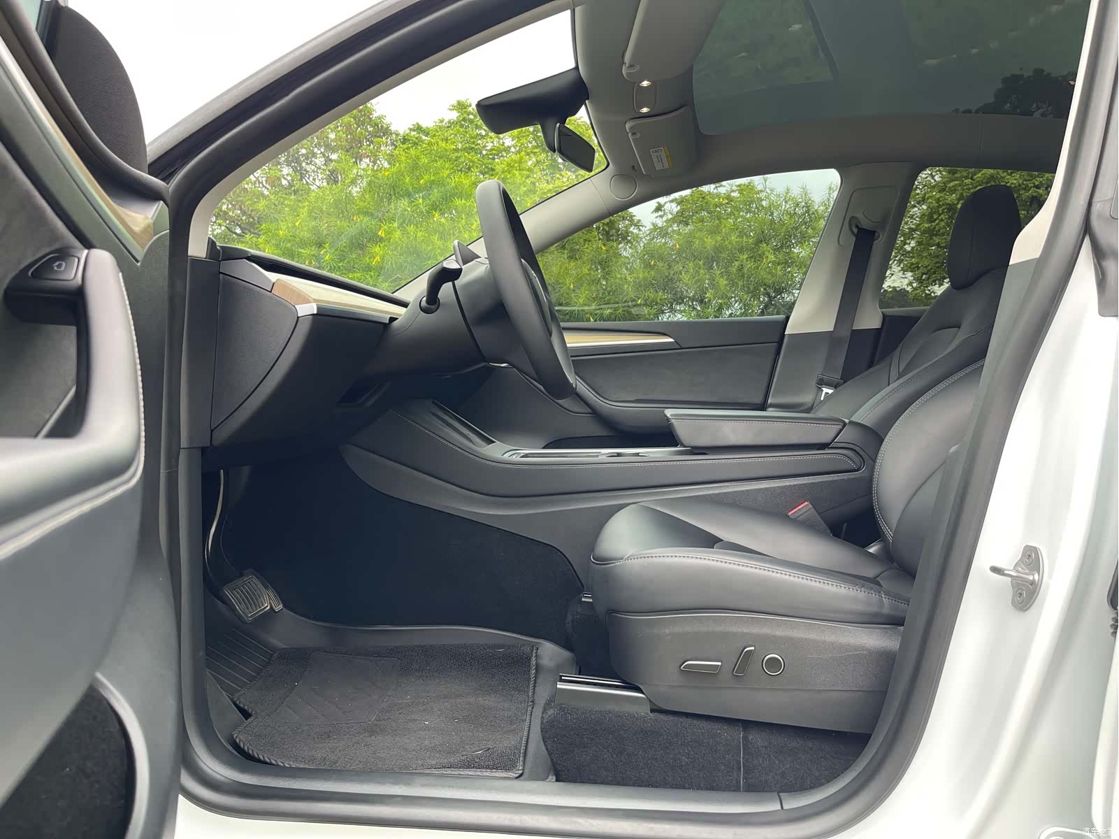 Tesla Model Y, 2023 7