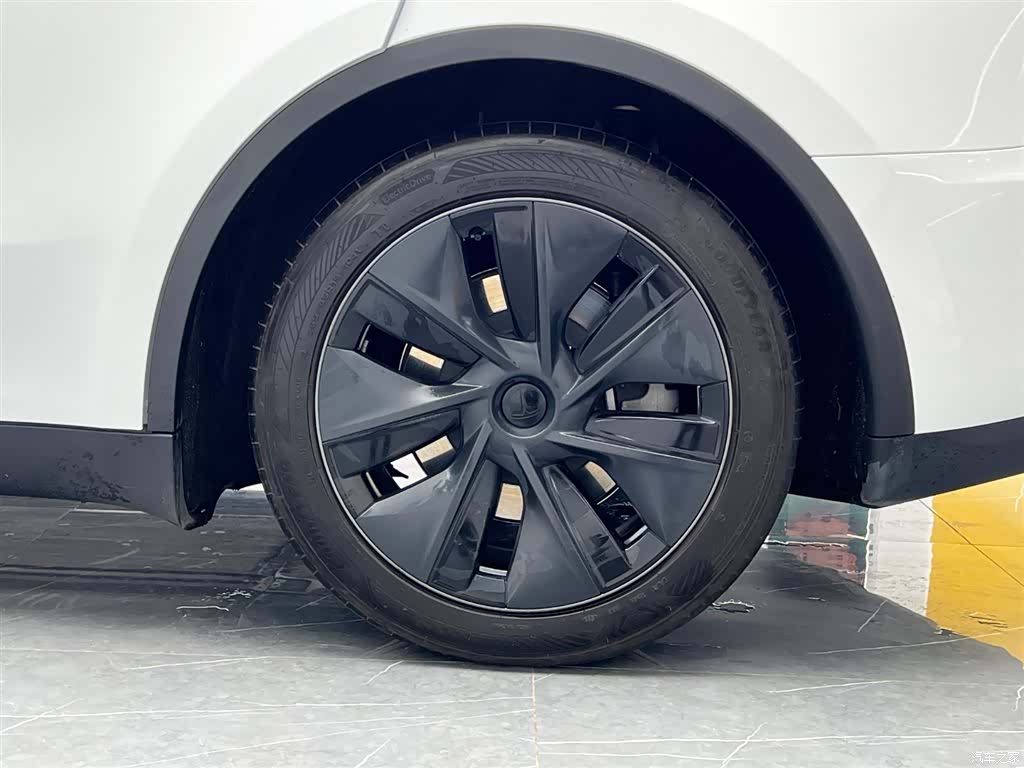 Tesla Model Y, 2025 25