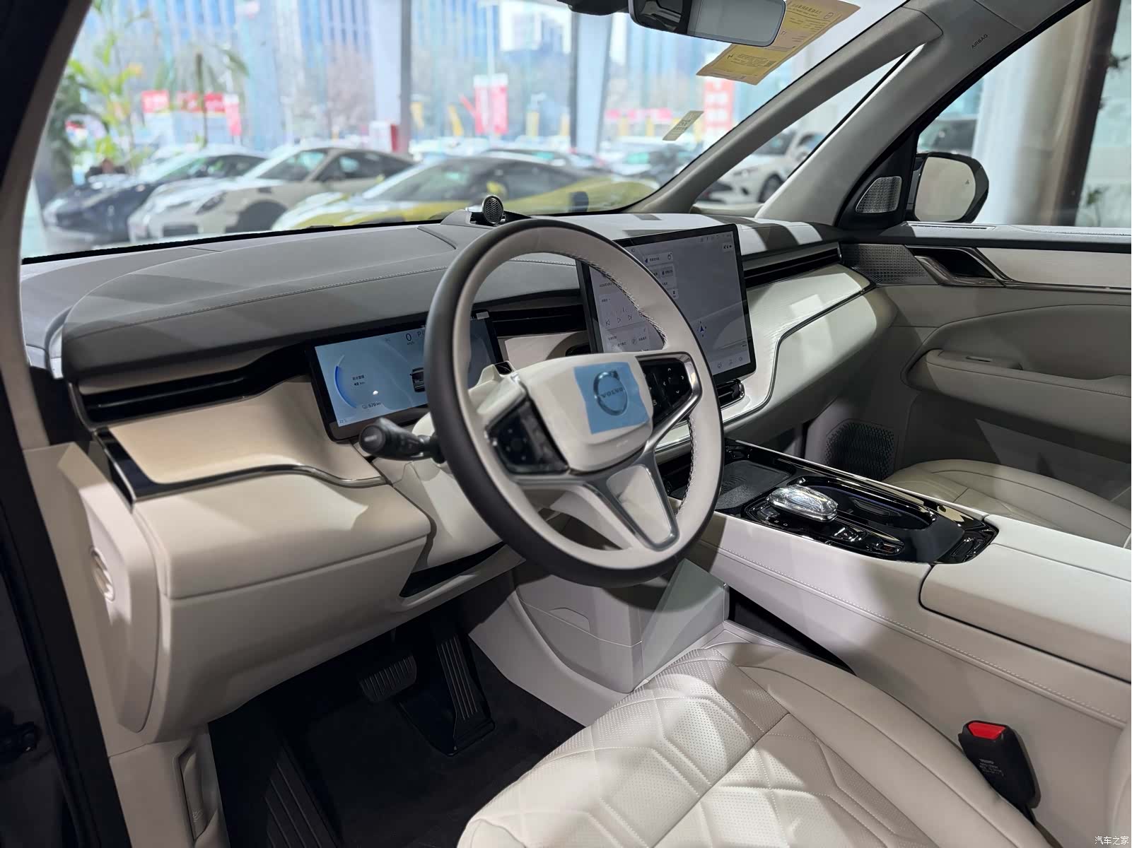 Volvo EM90, 2026 11