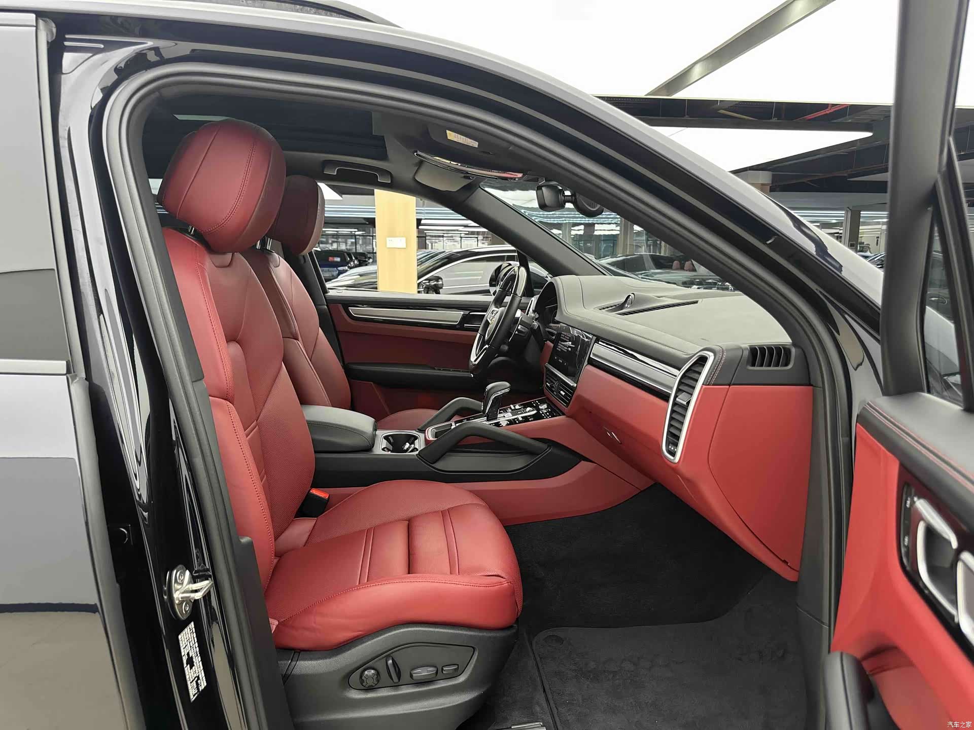 Porsche Cayenne, 2023 все фото