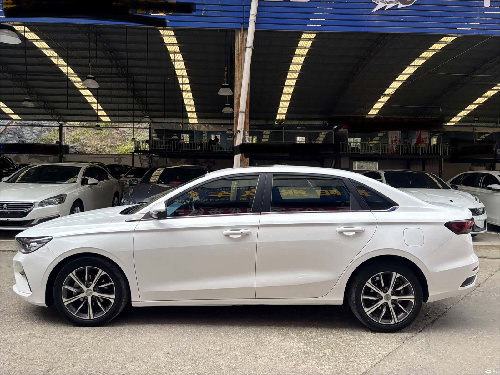 Geely Emgrand, 2022 4