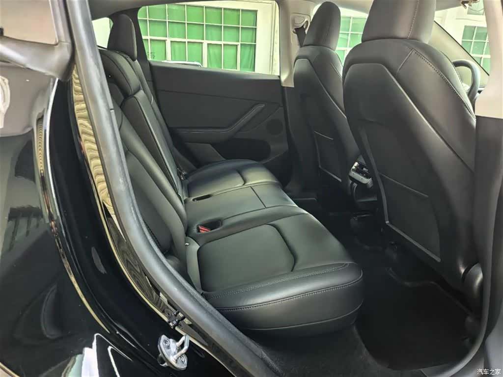 Tesla Model Y, 2023 13
