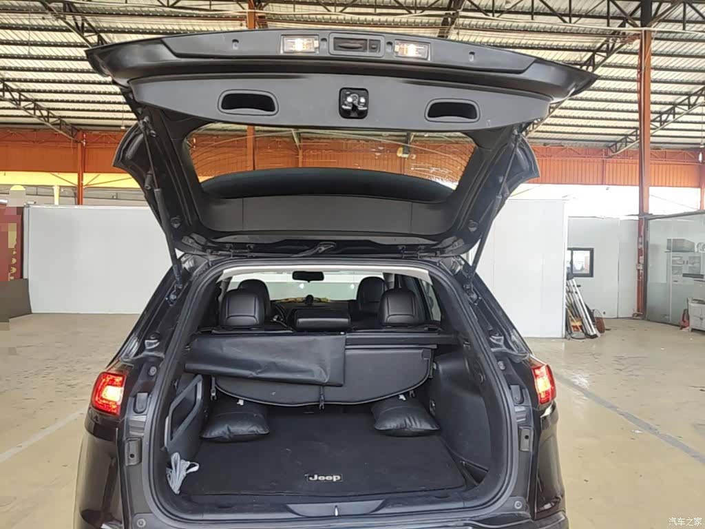 Jeep Cherokee, 2016 19