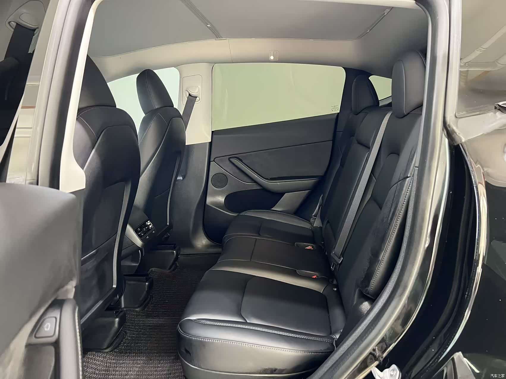 Tesla Model Y, 2023 все фото