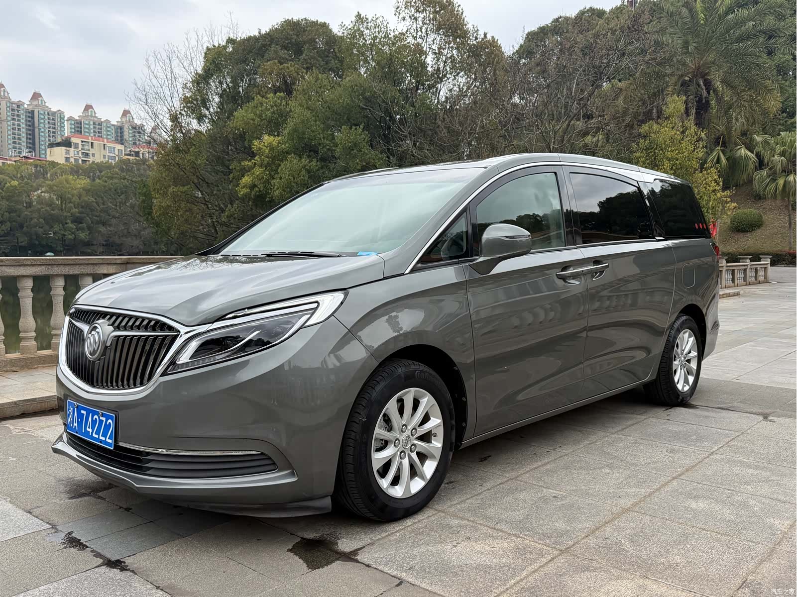 Buick GL8, 2017 1