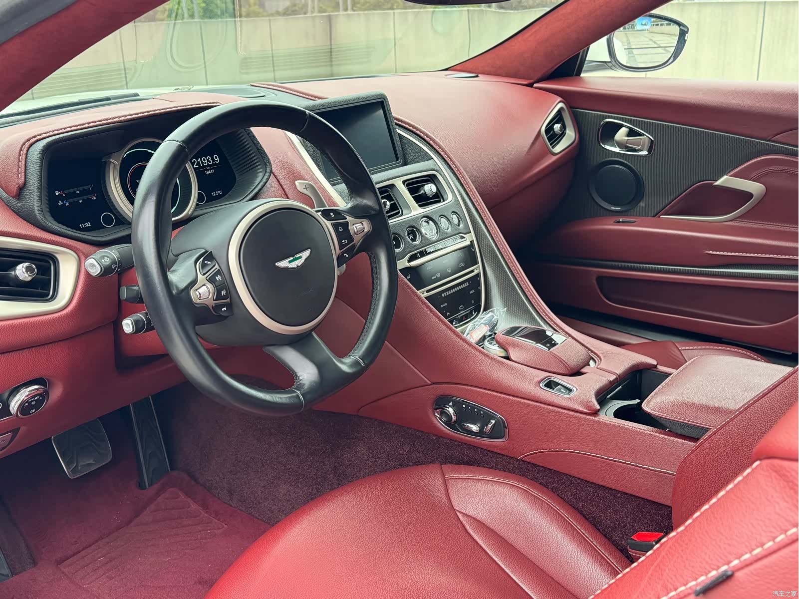 Aston Martin DB11, 2017 7