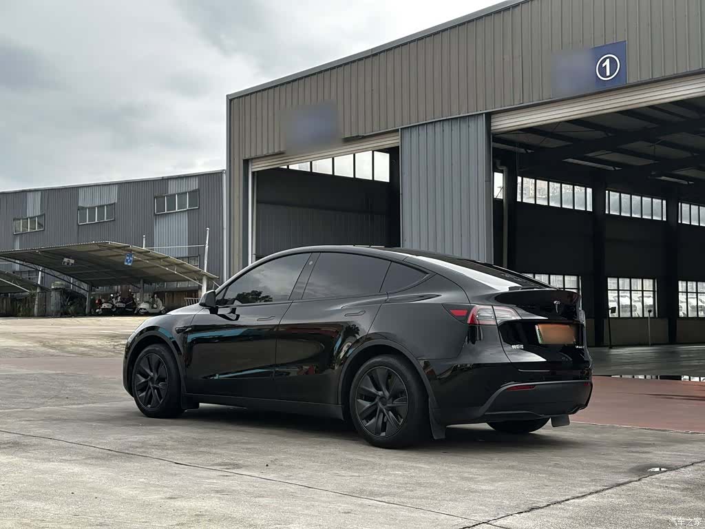 Tesla Model Y, 2024 8