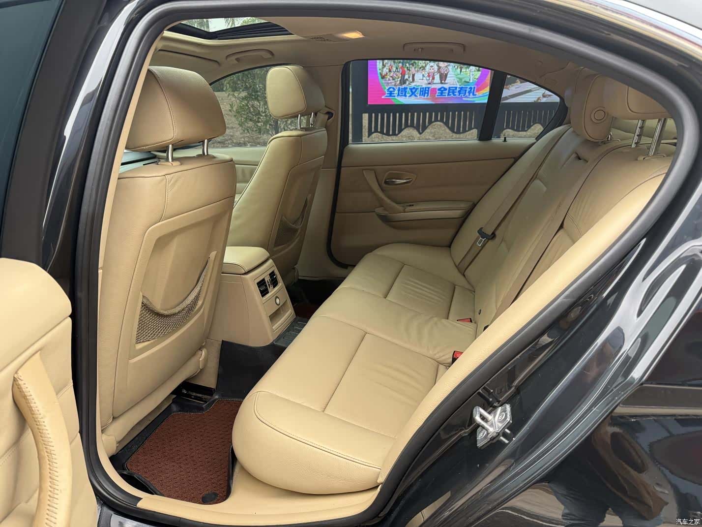 BMW 3 Series, 2011 9