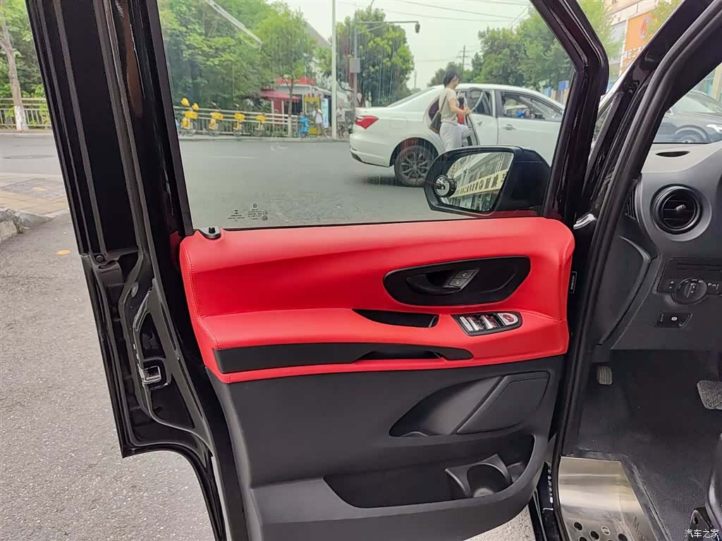 Mercedes-Benz 7, 2020 8