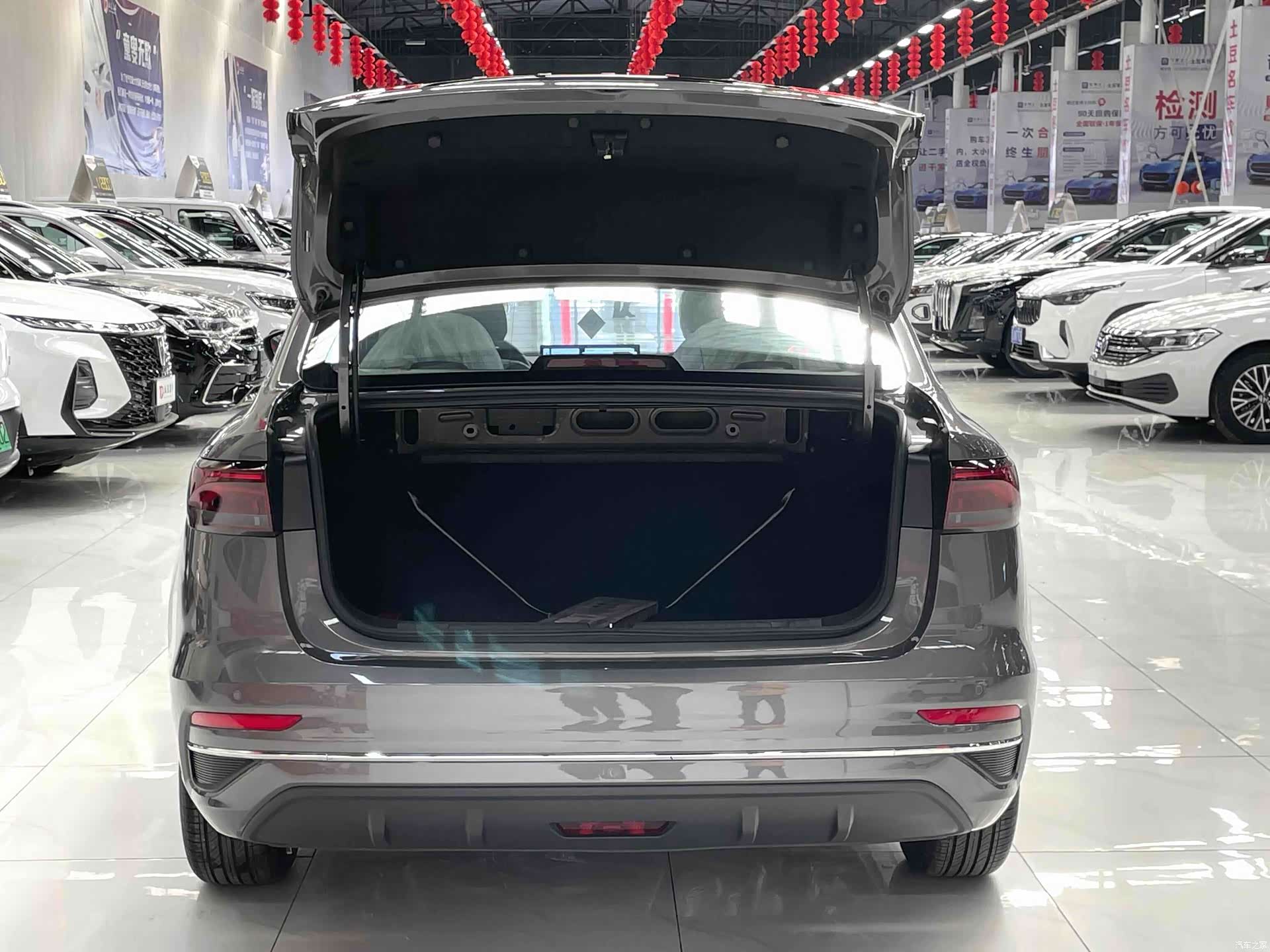 Geely Emgrand, 2026 11
