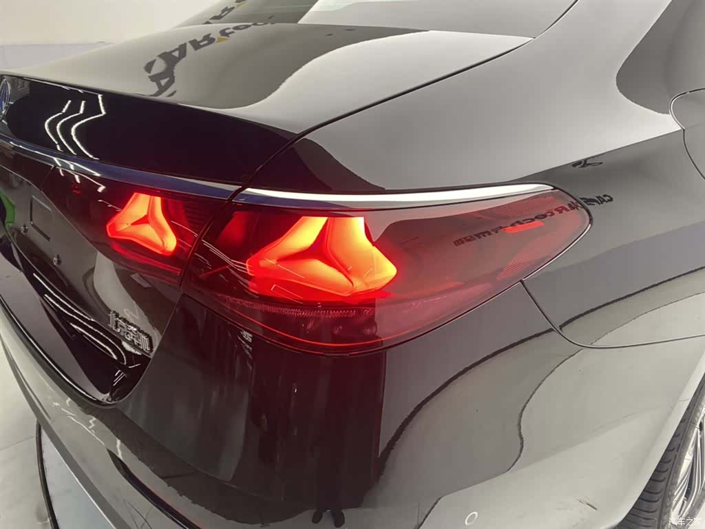 Mercedes-Benz E-Class, 2026 10