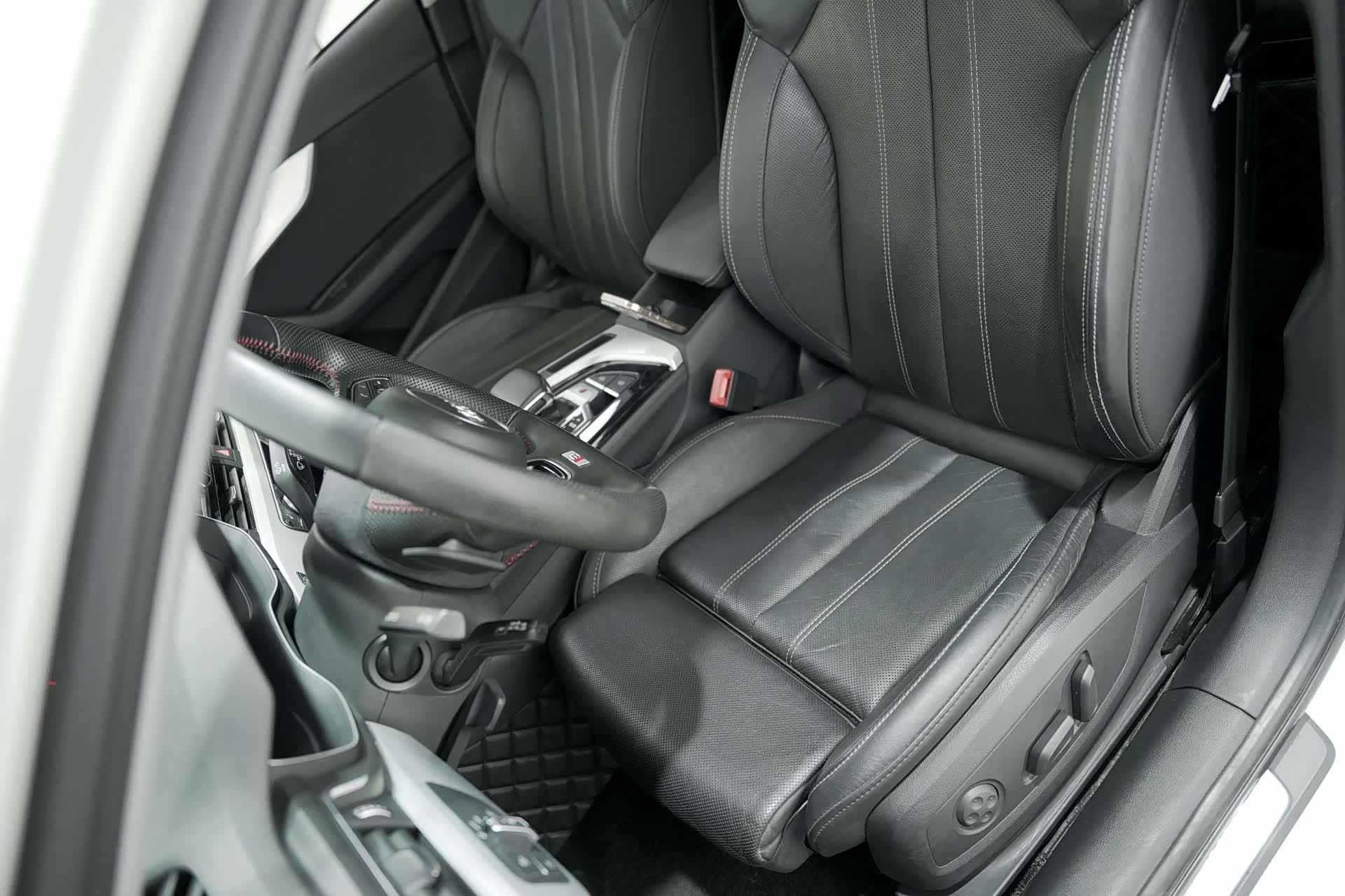 Audi A4L, 2021 11