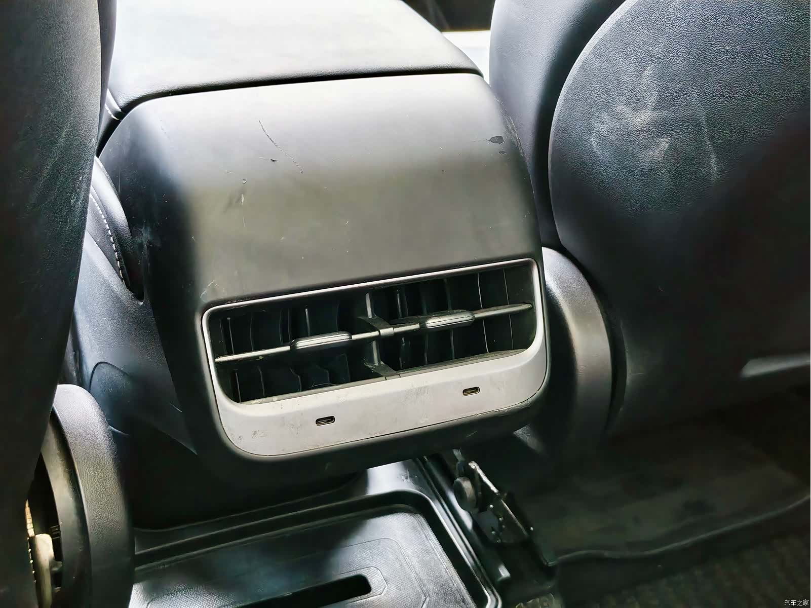 Tesla Model Y, 2023 17