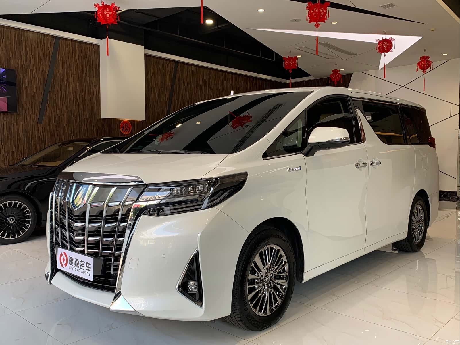 Toyota Alphard, 2022 1