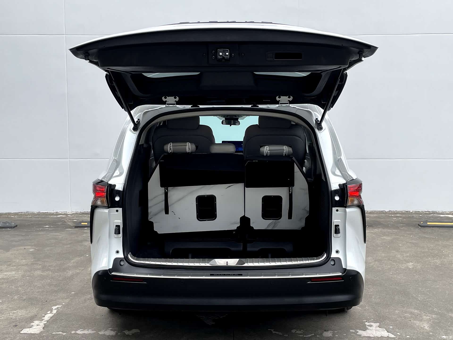Toyota Sienna, 2022 18